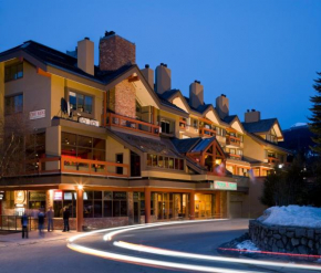 Гостиница Whistler Village Inn & Suites, Уистлер